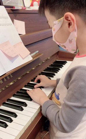 昭汝老師 - 幼兒大班-摸索鋼琴