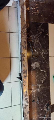 宸達工程行 - 大樓安全門檻除鏽/反光條貼設