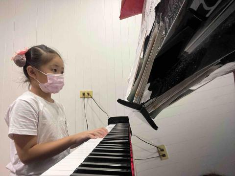 I-Ling Chen 鋼琴、大提琴、幼兒啟蒙教學 - 