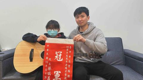 林凱毅吉他工作室｜台中學吉他｜豐原吉他教學 - 學生參加校內才藝比賽得到全校第一