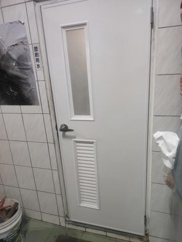 詠鑫整修工程行 - 牙白色塑鋼門片 詠鑫整修工程行 - 牙白色塑鋼門片