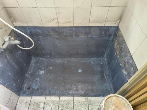 品瀚拆除工程 - 防水底漆完成，等乾，上防水層