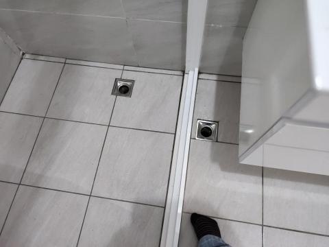 詠鑫整修工程行 - 浴室更換防臭防蟑漏水頭 詠鑫整修工程行 - 浴室更換防臭防蟑漏水頭