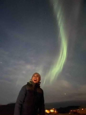 提供中心碑服務的專家林奕揚