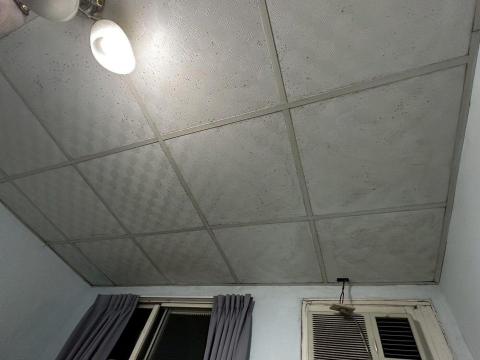 仲豪個人工作室 - 矽酸鈣質天花板除霉前 仲豪個人工作室 - 矽酸鈣質天花板除霉前