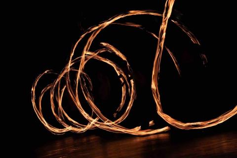 沈思彤 - 營隊火舞表演側拍照