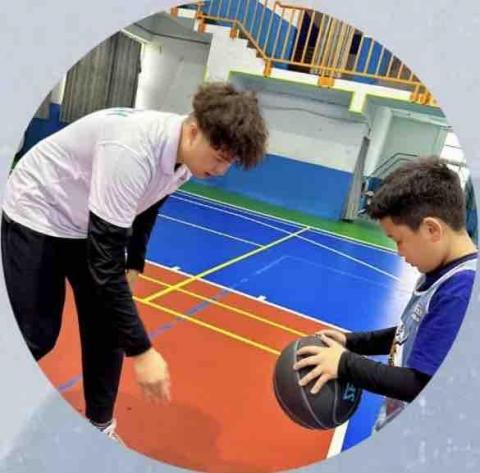 提供籃球歌服務的專家劉翔睿