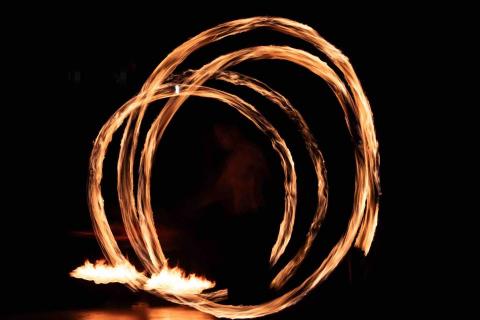 沈思彤 - 營隊火舞表演側拍照