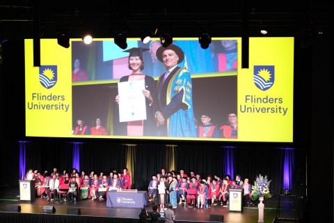 澳洲洪老師👩&zwj;🏫線上英語家教:口說加強（告別台式英文） - 澳洲教學碩士畢業典禮