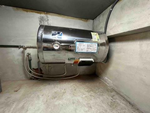 鋐勝水電工程行 - 儲熱式熱水器和冷熱水路安裝