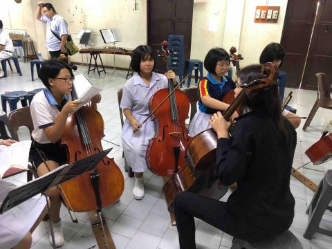 鋼琴大提琴教學🎹菜菜老師 - 馬來西亞移地教學