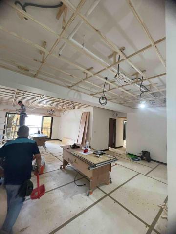 個人工作室 - 住家客餐廳天花板及牆面施工
水電配線改管
木工施作天花骨架