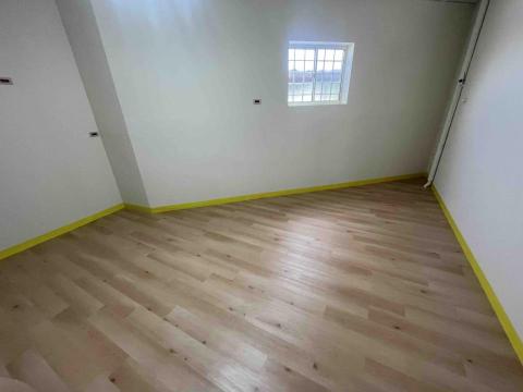 雅舒裝潢工程行 -  超耐磨塑膠地板施作