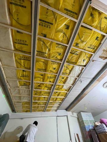個人工作室 - 夾層天花板施工中
內塞隔音棉隔熱
面封2分矽酸鈣板