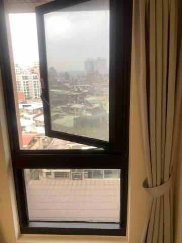 清鬆生活清潔工作室 - 窗戶清潔前（1）