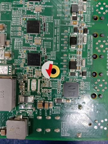 嘉萱 - 能獨立查找Bug.維修。任何零件可焊接