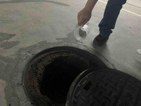 潔澄清潔事業有限公司 - 污水池投藥