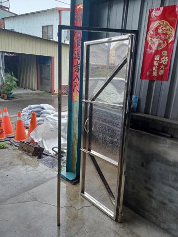 曾佳宏 - 訂做尺寸不鏽鋼門 曾佳宏 - 訂做尺寸不鏽鋼門