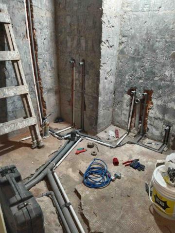 星望室內裝修有限公司 -  室內冷熱水管與排水管更新