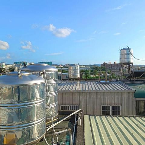 菁英公寓大廈管理維護股份有限公司 - 屋頂裝設加壓馬達