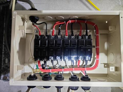 黑科技水電工作室 - 新設配電箱