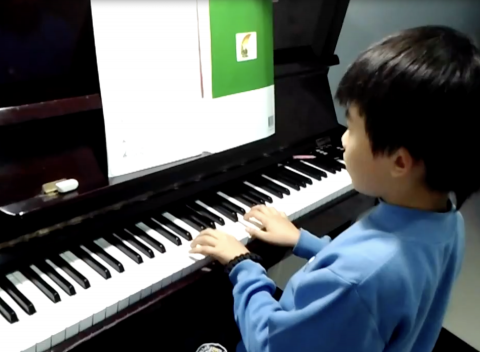 莉莉老師鋼琴家教 - 九歲的漢漢（照片經過家長同意才公開）