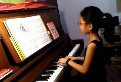 莉莉老師鋼琴家教 - 六歲的云云（照片經過家長同意才公開）