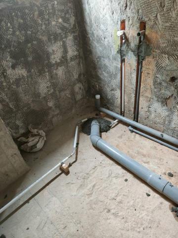 印象水電空調工程行 - 配置住宅廁所冷熱水管及排水 印象水電空調工程行 - 配置住宅廁所冷熱水管及排水