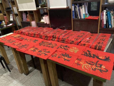 柯榆宏老師【墨文衛書法教室】 - 台中榮總 杏一美食廣場 現場揮毫準備