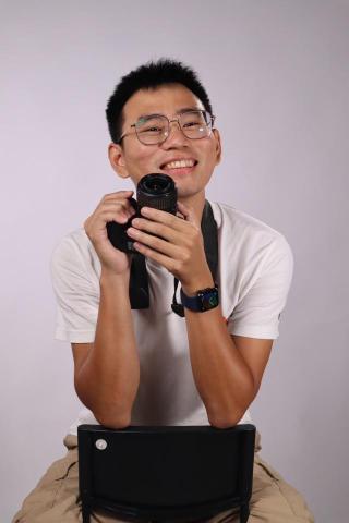 吳佳軒 - 露出笑容，是一個人最好看的瞬間。