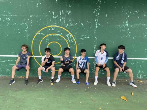莊凱傑 - 學生為最右邊那位 有參加系上排球隊