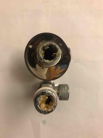 寬哥水電 - 竹北莊敬七街廚下冷熱水開關(三角凡爾）阻塞