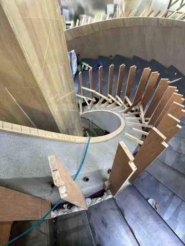 衫緣室內裝修 - 螺旋樓梯施工中