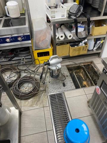 永立淨包通工程行 - 餐飲業截油槽阻塞通水管