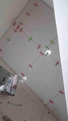 泥作工坊 - 60*60磁磚貼樓梯底下