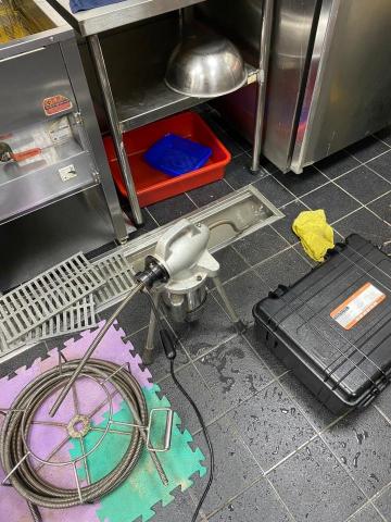 永立淨包通工程行 - 餐飲業截油槽阻塞通水管