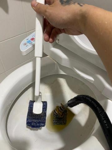 永立淨包通工程行 - 馬桶阻塞異物取出