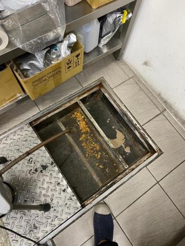 永立淨包通工程行 - 餐飲業截油槽阻塞通水管