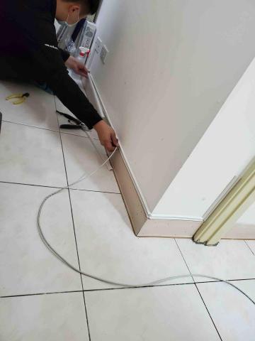 金容資訊系統整合 - 您擔心家中因佈明線會很凌亂嗎?
我們可以透過壓條的方式
一步一步的為您收容整齊起來 金容資訊系統整合 - 您擔心家中因佈明線會很凌亂嗎?
我們可以透過壓條的方式
一步一步的為您收容整齊起來