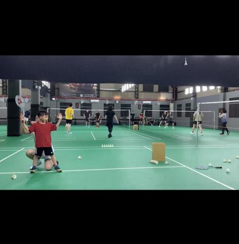 陳芃緯 - 5歲小朋友，從不會握拍到可以打到球