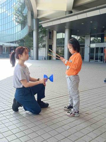 鍾雨緹 - 扯鈴教學 鍾雨緹 - 扯鈴教學