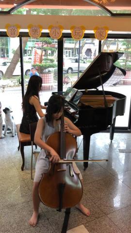 謝欣羽 - 幫學生伴奏 謝欣羽 - 幫學生伴奏