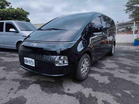 吳舜岳 - 現代頂級八座休旅車型