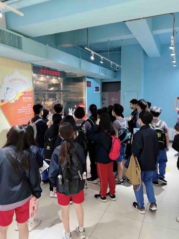 Michelle 留美英文老師 - 學生校外教學-並且完成全英文學習單