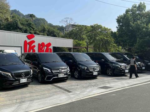 朋輝國際小客車租貸 - 台灣婚宴包車