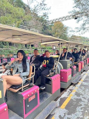 朋輝國際小客車租貸 - 馬來西亞貴賓團26人包車5天