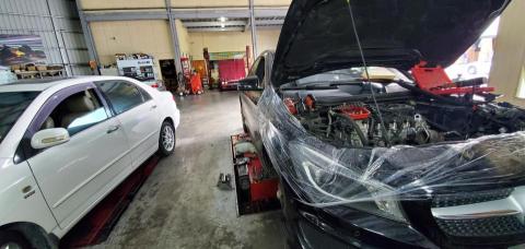 德仁汽車維修工作室 - 賓士GLA250電子節溫器及泵浦更換