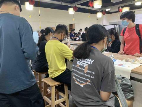 梁雅棋 - 用數位學伴的小朋友相見歡