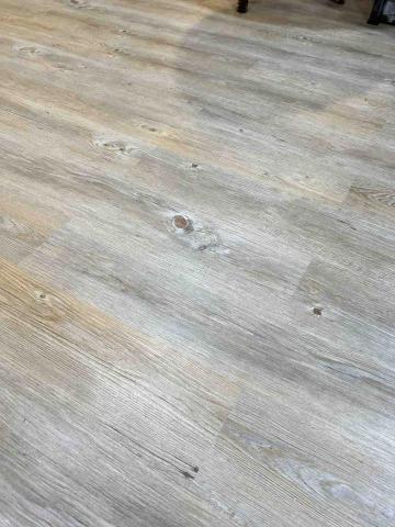 潢億地板 - 磁磚空鼓處理+鋪設防潮底料+鋪設塑膠地板
（完工照）