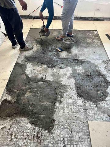 潢億地板 - 磁磚空鼓處理+鋪設防潮底料+鋪設塑膠地板
（磁磚處理照）